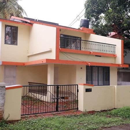 Toms Villa Along National Highway Thrissur At Nadathara Eksteriør billede