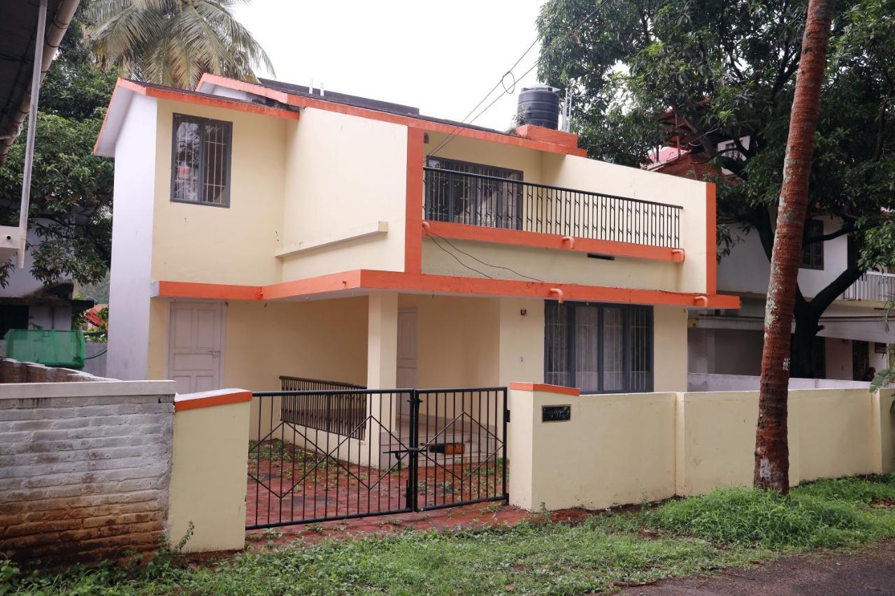 Toms Villa Along National Highway Thrissur At Nadathara Eksteriør billede